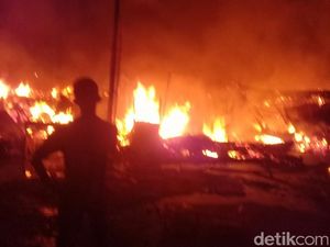 10 Rumah dan Kios di Pekanbaru Terbakar