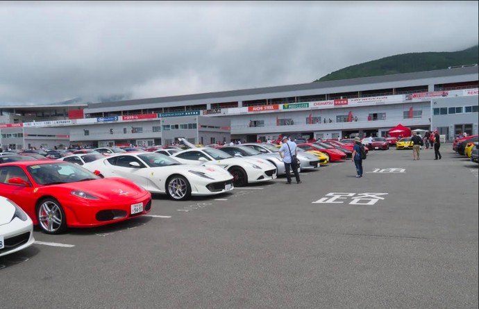 Saat Ratusan Ferrari Kumpul di Kaki Gunung Fuji