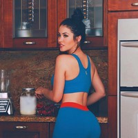 Sadar dirinya telah memiliki banyak fans, di 2014 Claudia ikut kontes kecantikan bokong seksi Miss Bumbum. Claudia menjadi juara runner-up di kontes kecantikan yang diikuti wanita-wanita seksi itu. Foto: dok. Instagram (claudiaalen)