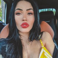 Ini Claudia Alende, wanita yang disebut kembaran Megan Fox. Kemiripannya dengan sang aktris membuat Claudia sukses jadi selebgram hingga model.  Foto: dok. Instagram (claudiaalen)