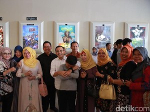Bupati Anas Ajak Warga Nonton Bareng Film Kulari ke Pantai