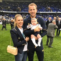 Harry Kane dan sang tunangan Kate Goodland telah dikaruniai seorang anak perempuan yang berusia satu tahun. Kini mereka juga tengah menantikan kelahiran anak kedua. Foto: dok. Instagram