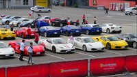 Bagi penikmat Ferrari, acara ini bisa jadi surga, karena ratusan mobil sport asal Italia ini menjadi pemandangan yang tidak biasa. Foto: Zulfi Suhendra