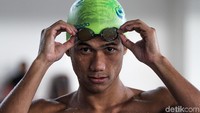 Jendi Pangabean meraih medali emas 100 meter gaya punggung putra S9 Asian Para Games 2018 (Rifkianto Nugroho/detikSport)