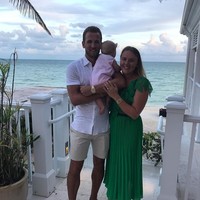 Harry Kane merasa sangat bahagia bisa jatuh hati pada wanita yang juga memiliki gelar sarjana di bidang olahraga itu. Dan sang tunangan pun setia mendampingi pesepakbola yang bermain untuk klub Tottenham Hotspur itu. Foto: dok. Instagram