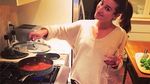 Populer dan Jago Masak, Lihat Aksi 9 Seleb Hollywood Saat di Dapur
