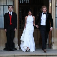 Gaun halterneck Stella McCartney yang dipakai Meghan seharga US$ 157 ribu atau Rp 2 miliar. Foto: Dok. Getty Images