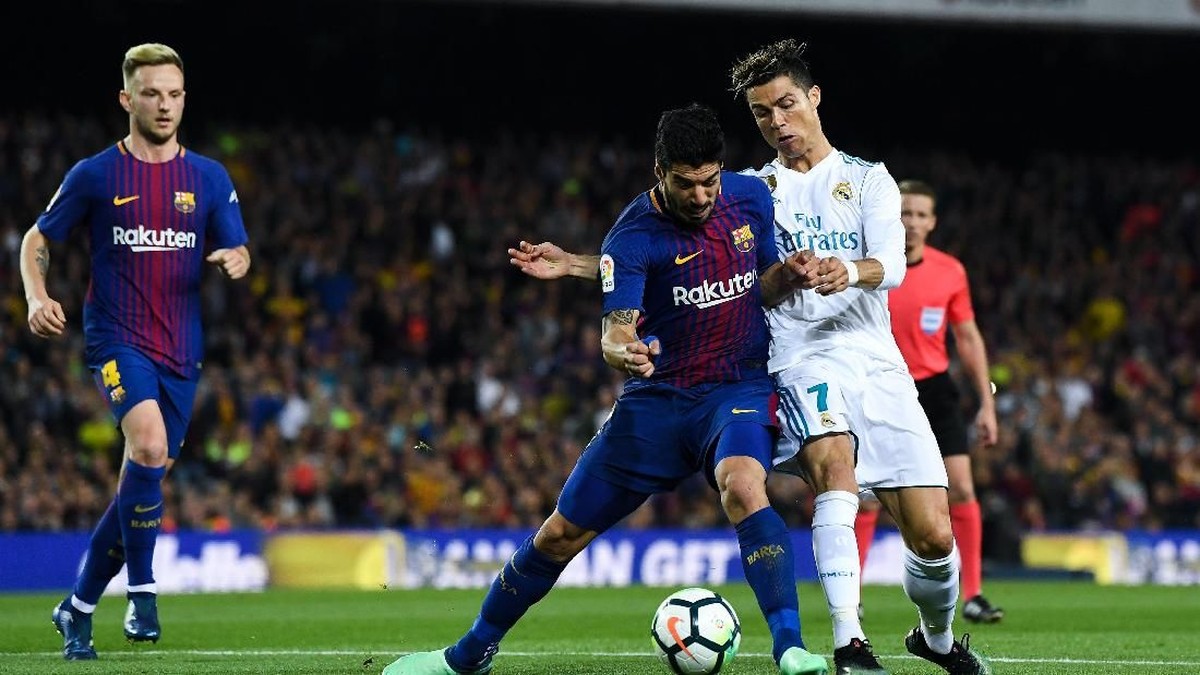 Duel Luis Suarez dan Cristiano Ronaldo di El Clasico. (Foto: David Ramos/Getty Images)