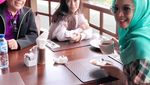 Ini Pose Calon Wakil Bupati Bogor,  Ingrid Kansil Saat Jajan hingga Belanja Salak