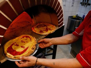 Video: Ketika Wajah Ronaldo dan Suarez Jadi Topping Pizza