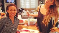 Kemampuan mengolah masakan Chrissy Teigen sudah tak usah diragukan lagi ya. Ia tak hanya jago masak tapi ia juga sudah meluncurkan beberapa buku masak.  Foto: Istimewa