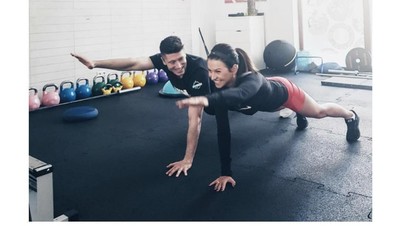 Duh Mesranya, Begini Potret Robert Lewandowski Olahraga Bareng Istri