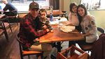 10 Foto Ini Buktikan Pesepak Bola Marcos Rojo Sering Makan Romantis