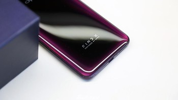 Sehingga ketika tertimpa cahaya akan menampilkan efek siluet warna. Foto: Sina Mobile