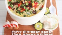 Mie godog dengan paduan cabai rawit dan suwiran ayam juga bisa dibuat menjadi kue ulang tahun. Kalau keluarga Anda suka sekali mie godog atau dia foodies. Cocok nih dikasih kue ini! Foto: Instagram @sugarministry