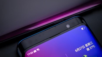  Kamera depannya berukuran 25 MP. Foto: Sina Mobile