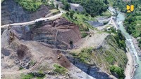 Bendungan Karalloe, di Kabupaten Gowa , dibangun lebih dulu, sejak Desember 2013, tapi baru akan rampung tahun 2019 karena kendala pengadaan lahan. Bendungan ini juga akan digunakan mengairi lahan irigasi seluas 7.000 hektare.Foto: Dok. Kementerian PUPR.