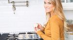 Populer dan Jago Masak, Lihat Aksi 9 Seleb Hollywood Saat di Dapur