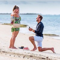 Harry Kane melamar kekasihnya, Kate Goodland pada Juli 2017 saat mereka liburan di Kepulauan Bahama. Foto: dok. Instagram