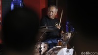 Menteri Basuki menunjukan kemampuan nge-drum nya dan berduet dengan Gilang Ramadhan.