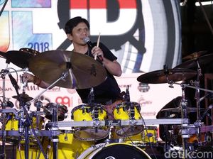 Cerita Drummer Gilang Ramadhan Ngaku Pernah Lihat UFO di Langit Paris Prancis