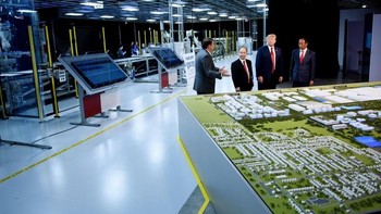 Foxconn mengucurkan dana hingga USD 10 miliar untuk pembangunannya. Foto: Andy Manis/Getty Images