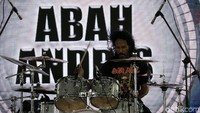 Drummer dedengkot musik metal Tanah Air itu menampilkan dua buah lagu dari band barunya yakni Nectura.