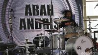  Penampilan Abah Andris, Dedengkot Tanah Air Musical Metal "title =" Penampilan Abah Andris, Tanah Air Dedengkot Musik Metal "clbad =" "">
 </div>
</p></div>
</article>
</li>
<li>
<article>
<div clbad=