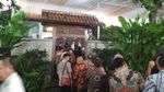 Senyum Semringah Rini Soemarno Gelar Halalbihalal