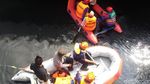 Begini Aksi Pasukan Biru Susuri Kali Grogol Berburu Buaya