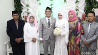 Status duda Caisar setelah cerai dari Indadari pun kini sirna karena kehadiran Intan. Foto: Caisar Aditya resmi nikah lagi / Hanif Hawari