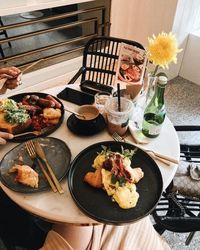 Malam Minggu Enaknya Nongkrong di Restoran Kekinian yang Cozy Ini