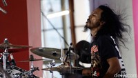Selain itu Abah juga membagi tips seperti bagaimana pemilihan set dan teknik yang harus dipelajari untuk menjadi drummer metal.