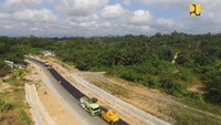 Adapula Jalan Nasional Sofi-Wayabula, Jalan Nasional Tapan-Batas Bengkulu, pembangunan jalan perbatasan di Provinsi NTT, pembangunan jalan trans dan perbatasan Papua, dan pembangunan jalan perbatasan Kalimantan Barat. Foto: Dok. Kementerian PUPR