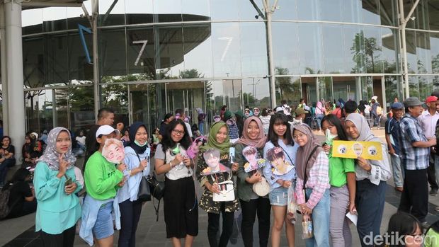 Merchandise Personil GOT7 yang Bertebaran di Venue Konser