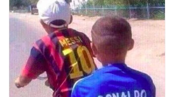 Ronaldo dan Messi berboncengan pulang kampung. Foto: Twitter