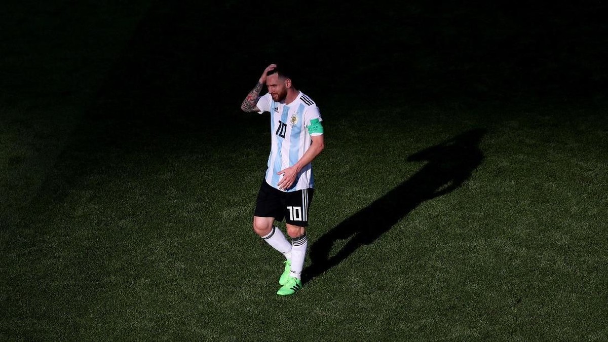 Carlos Tevez minta Lionel Messi santai dulu usai Piala Dunia 2018 (Foto: Catherine Ivill/Getty Images)