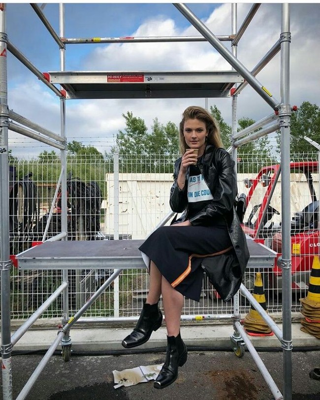 Constance juga sukses membawakan berbagai merek fashion mulai dari Rodarte, Derek Lam, Donna Karan, Ralph Lauren, Michael Kors, Fendi, Bottega Veneta, Balenciaga and Dries Van Noten. Foto: Dok. Instagram @constancejablonski