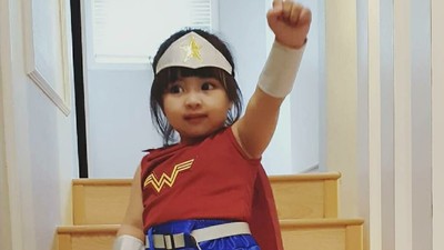 Tingkah Menggemaskan Aquilla, si Pipi Chubby Anak Eza Yayang