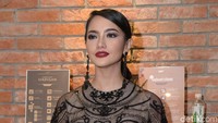 Riasannya juga dewasa dan maksimal cantiknya. Pool/Noel.