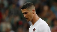 Cristiano Ronaldo pun tidak mampu membantu timnasnya untuk melangkah lebih jauh di Piala Dunia 2018. Tentu, langganan pemain terbaik dunia ini amat sedih dan kecewa (REUTERS/Jorge Silva)