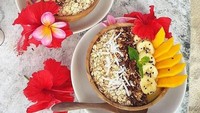 Sebagai salah satu menu andalan, smoothie bowl di resto ini terkenal enak. Banyak netizen yang merekomendasikan. Foto: Instagram @seabreezeceningan