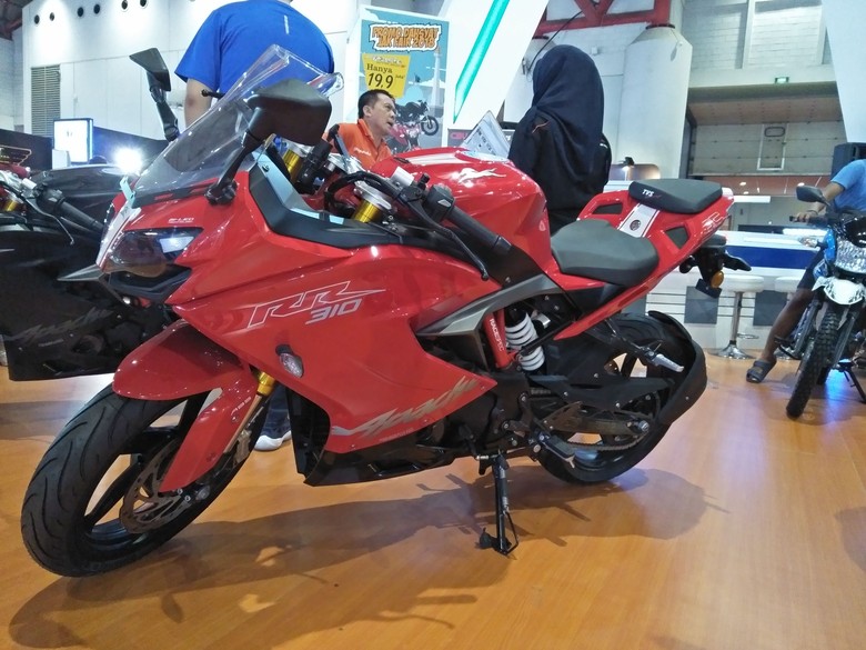 TVS Apache RR 310, hasil kolaborasi dengan BMW Motorrad bermesin 313 cc satu silinder. Foto: Ruly Kurniawan TVS Apache RR 310, hasil kolaborasi dengan BMW Motorrad bermesin 313 cc satu silinder. Foto: Ruly Kurniawan