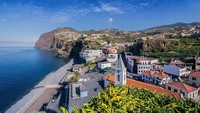 Pulau Madeira dapat ditempuh dengan naik penerbangan domestik, selama 90 menit dari Kota Lisbon. Bisa juga naik kapal pesiar atau yacht (Visit Madeira/Facebook)