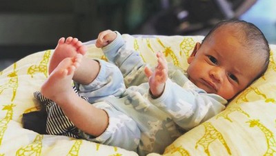 Foto-foto Putra Chrissy Teigen, Mana Paling Menggemaskan, Bun?