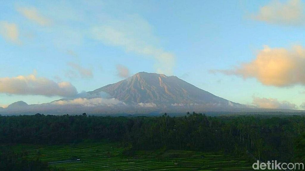 WN AS Jatuh Saat Mendaki Gunung Agung Bali, Alami Patah Kaki