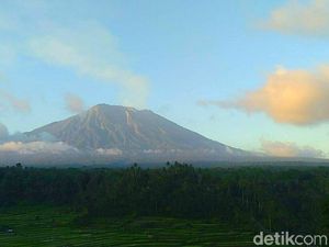 Gunung Agung Siaga, Sejumlah Wilayah Terpapar Hujan Abu