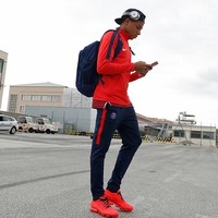 Bakatnya di lapangan hijau cukup membuktikan kecintaan Mbappe pada sepakbola. Tapi, masih ada satu lagi yang membuat Mbappe jatuh hati: sneakers. Pemain termahal kedua setelah Neymar Jr. ini rupanya hobi mengoleksi sneakers. Foto: Instagram/@k.mbappe29