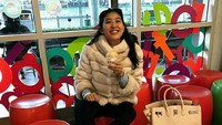  Foto ini menunjukkan bahwa wanita 36 tahun ini sangat menyukai es krim. Foto: Instagram @oliviazallianty