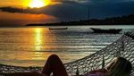 Lepaskan Penat Sambil Makan Enak di Restoran Cozy Pinggir Pantai Ini